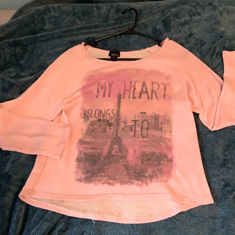 “My heart belongs to Paris” long sleeve top